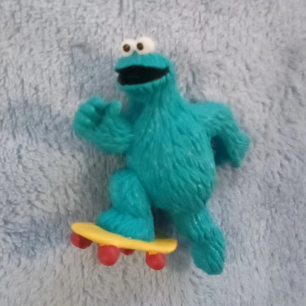 😎Skating Cookie Monster Figure🍪